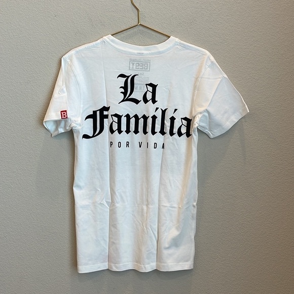 NEW BEST Breezy Excursion La Familia Por Vida Crew Neck Tee Size Small - Picture 7 of 8